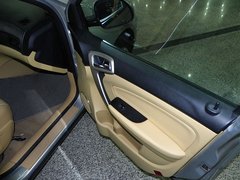 2010款 两厢 1.6L 手动 尊贵型