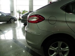 2010款 两厢 1.6L 手动 尊贵型