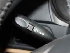 2010款 两厢 1.6L 手动 尊贵型