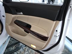 2011款 3.5L 自动 尊贵版 5座