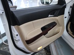 2011款 3.5L 自动 尊贵版 5座