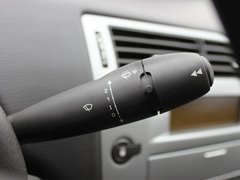 2011款 三厢 1.6L 手动 时尚型