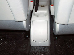2011款 三厢 1.6L 自动 时尚型
