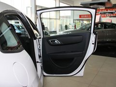 2011款 三厢 2.0L 自动 豪华型