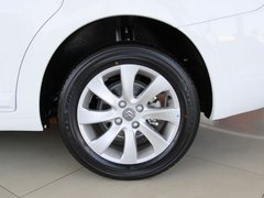 2011款 三厢 2.0L 自动 豪华型