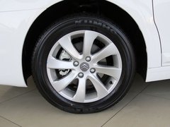 2011款 三厢 2.0L 自动 豪华型