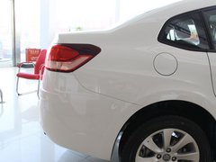 2011款 三厢 2.0L 自动 豪华型