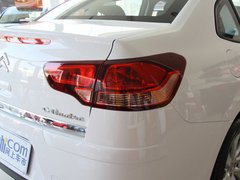 2011款 三厢 2.0L 自动 豪华型