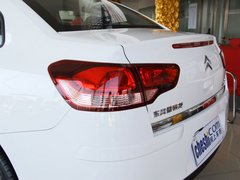 2011款 三厢 2.0L 自动 豪华型