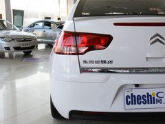 2011款 三厢 2.0L 自动 豪华型