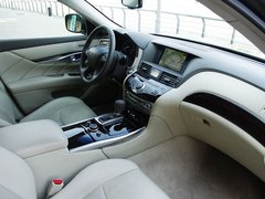 2011款 M25 2.5L 自动 豪华版