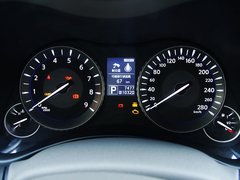 2011款 M25 2.5L 自动 豪华版