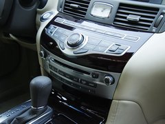 2011款 M25 2.5L 自动 豪华版