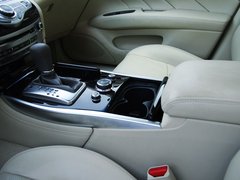 2011款 M25 2.5L 自动 豪华版