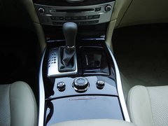2011款 M25 2.5L 自动 豪华版