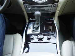 2011款 M25 2.5L 自动 豪华版