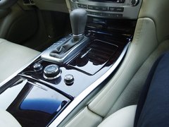 2011款 M25 2.5L 自动 豪华版