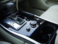 2011款 M25 2.5L 自动 豪华版