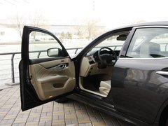 2011款 M25 2.5L 自动 豪华版