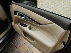 2011款 M25 2.5L 自动 豪华版