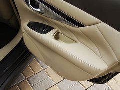 2011款 M25 2.5L 自动 豪华版