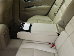 2011款 M25 2.5L 自动 豪华版