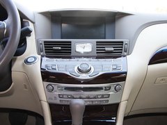 2011款 M25 2.5L 自动 豪华版