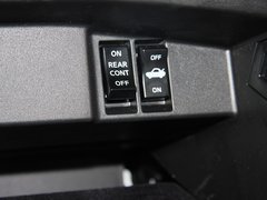 2011款 M25 2.5L 自动 豪华版