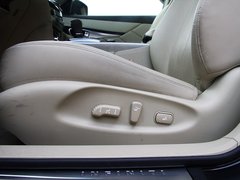 2011款 M25 2.5L 自动 豪华版