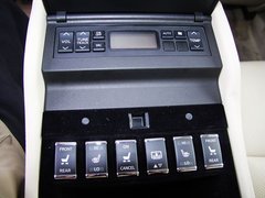 2011款 M25 2.5L 自动 豪华版