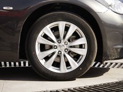 2011款 M25 2.5L 自动 豪华版