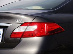 2011款 M25 2.5L 自动 豪华版