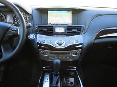 2011款 M37 3.7L 自动 