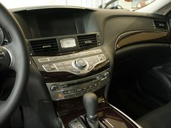 2011款 M37 3.7L 自动 