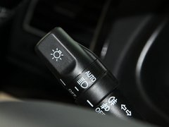 2011款 2.0L 自动 行政版