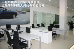 2011款 318i 2.0L 自动领先型