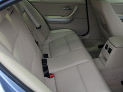 2011款 318i 2.0L 自动领先型