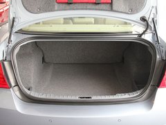 2011款 318i 2.0L 自动领先型