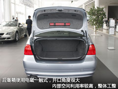 2011款 320i 2.0L 自动豪华型