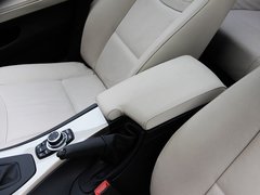 2011款 320i 2.0L 自动豪华型