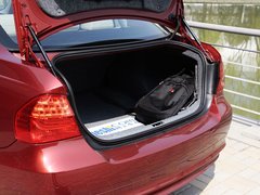 2011款 320i 2.0L 自动豪华型