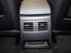 2011款 320i 2.0L 自动豪华型