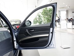 2011款 320i 2.0L 自动豪华型