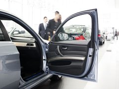 2011款 320i 2.0L 自动豪华型
