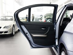 2011款 320i 2.0L 自动豪华型
