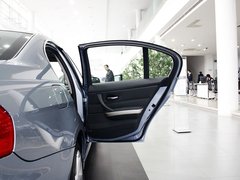 2011款 320i 2.0L 自动豪华型