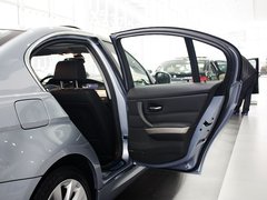2011款 320i 2.0L 自动豪华型