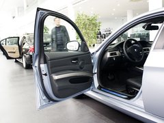 2011款 320i 2.0L 自动豪华型
