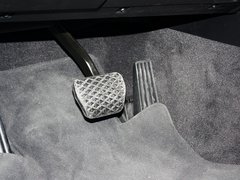 2011款 320i 2.0L 自动豪华型
