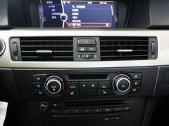 2011款 320i 2.0L 自动豪华型